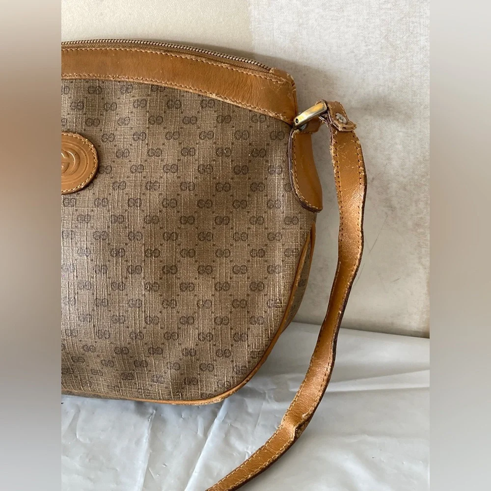 Authentic GUCCI Micro GG Shoulder Bag PVC Leather Purse - Picture 3 of 13